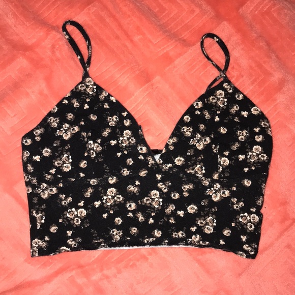 Forever 21 Floral Crop Top 🖤🌸 - Picture 1 of 3